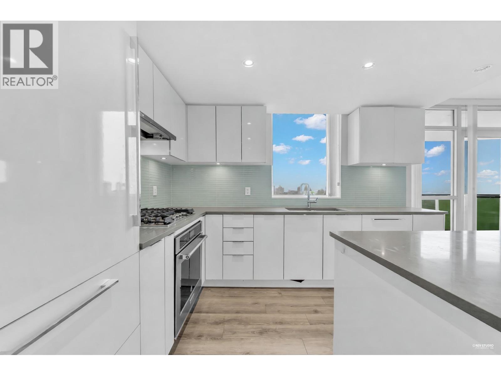 1607 6638 DUNBLANE AVENUE