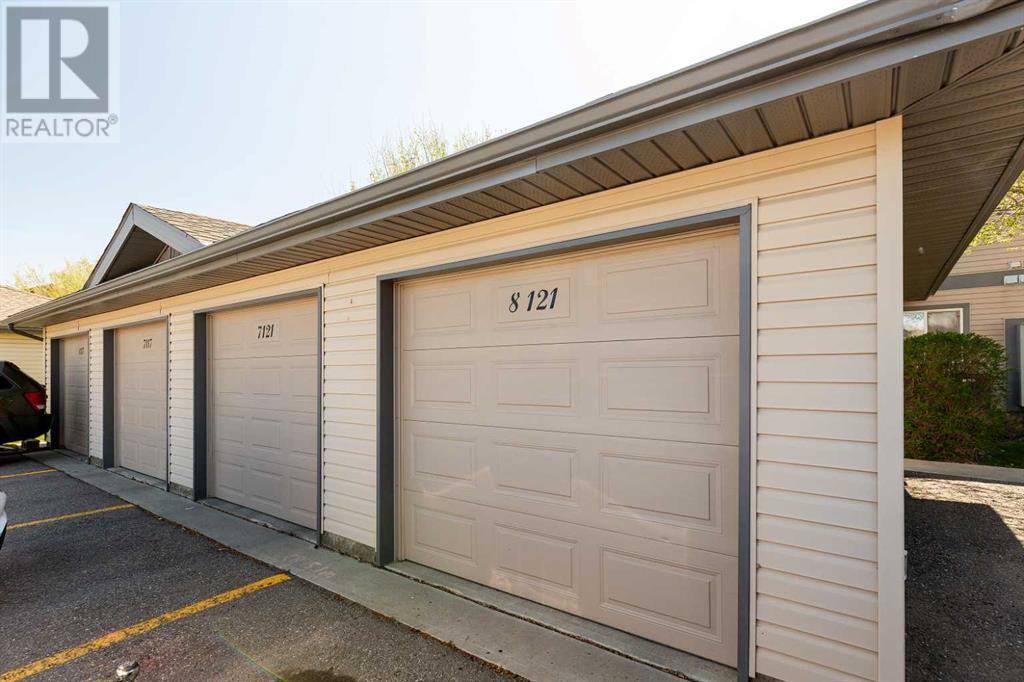 8, 121 Silkstone Road W