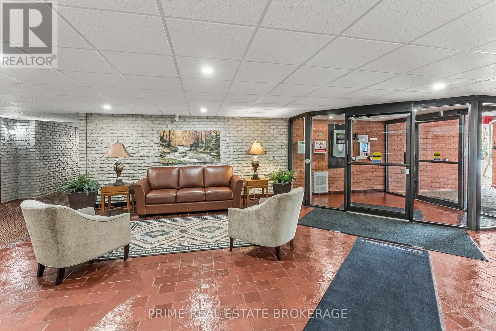 204 - 693 WINDERMERE ROAD N