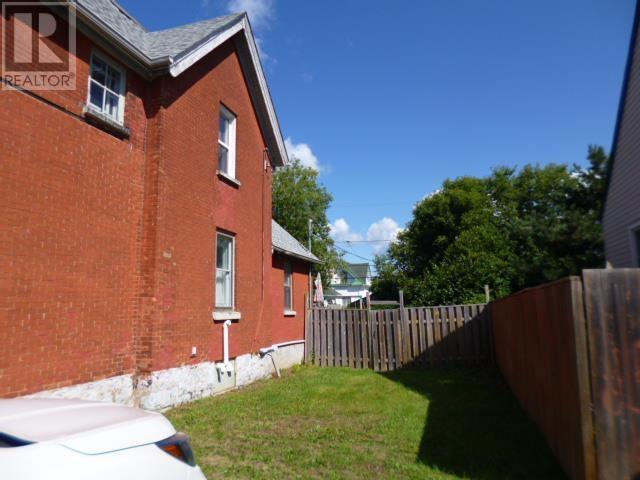305 Cameron ST