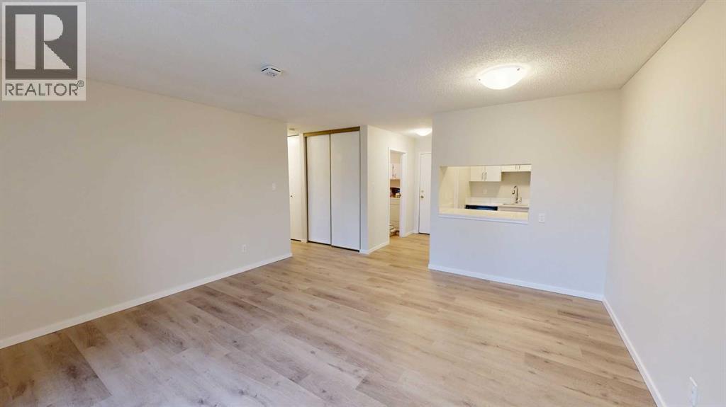 108, 405 Columbia Boulevard W