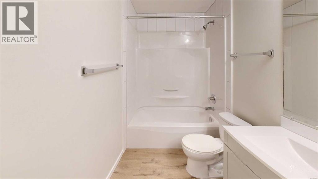 108, 405 Columbia Boulevard W