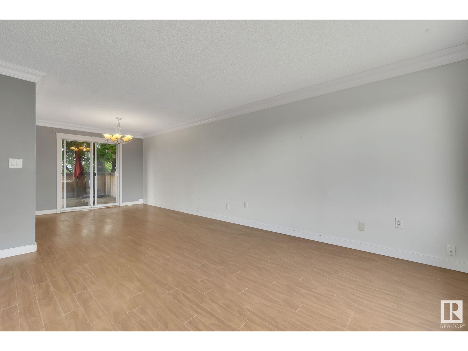 8820 31 AV NW