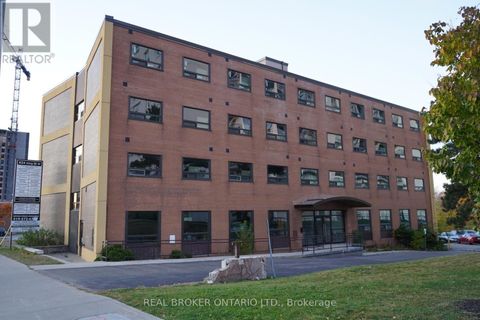 824 KING STREET W Kitchener ON N2G1G1