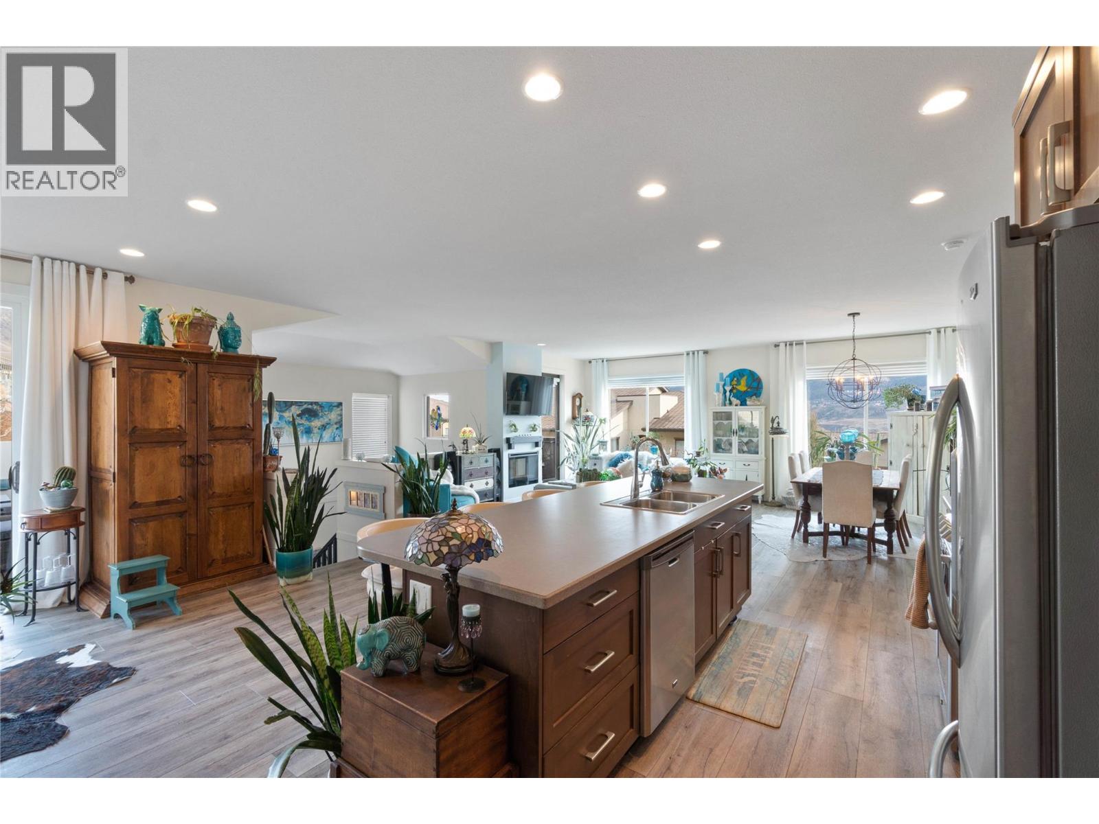 703 BELMONTE Terrace