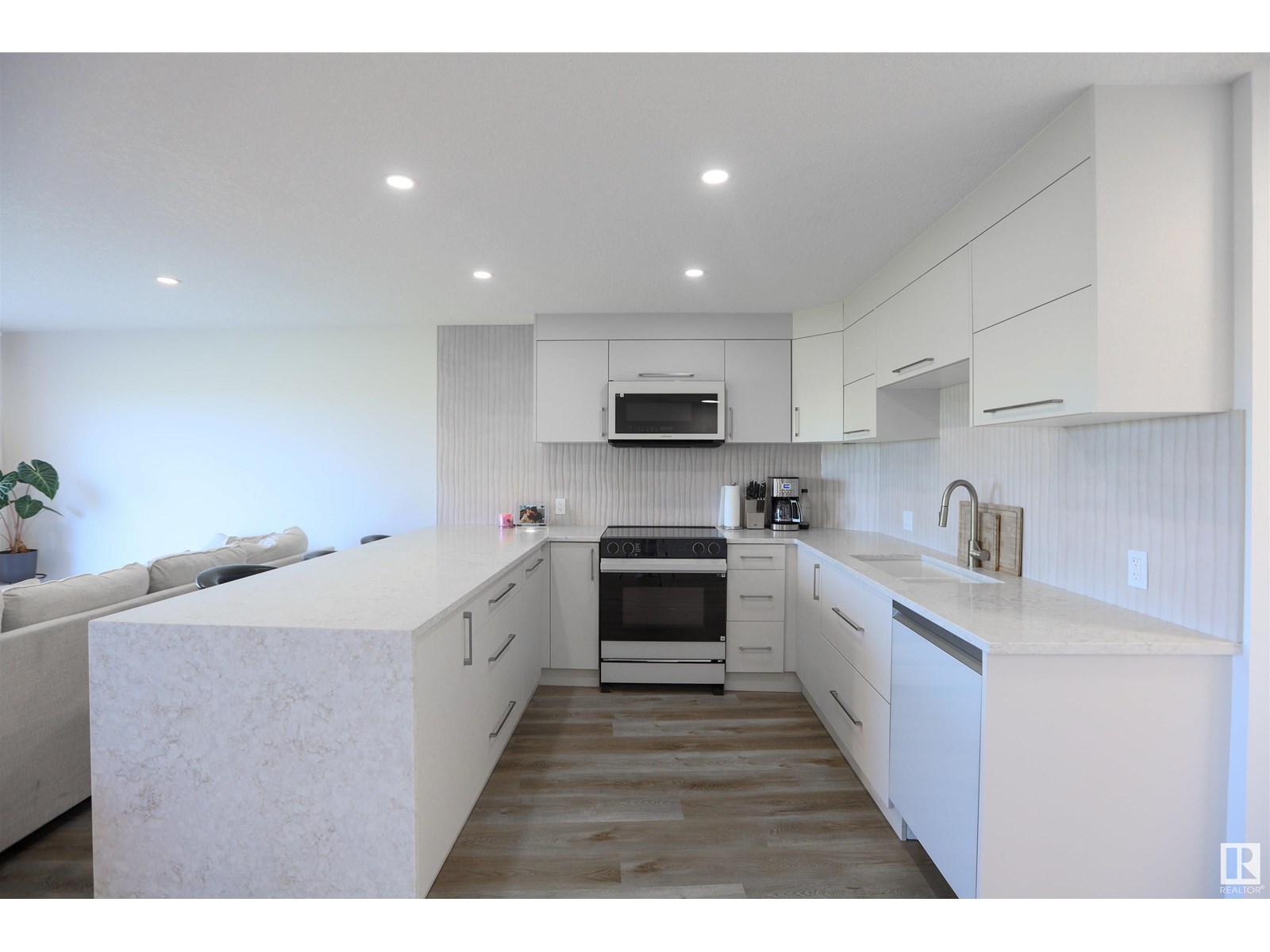 #108 10105 95 ST NW
