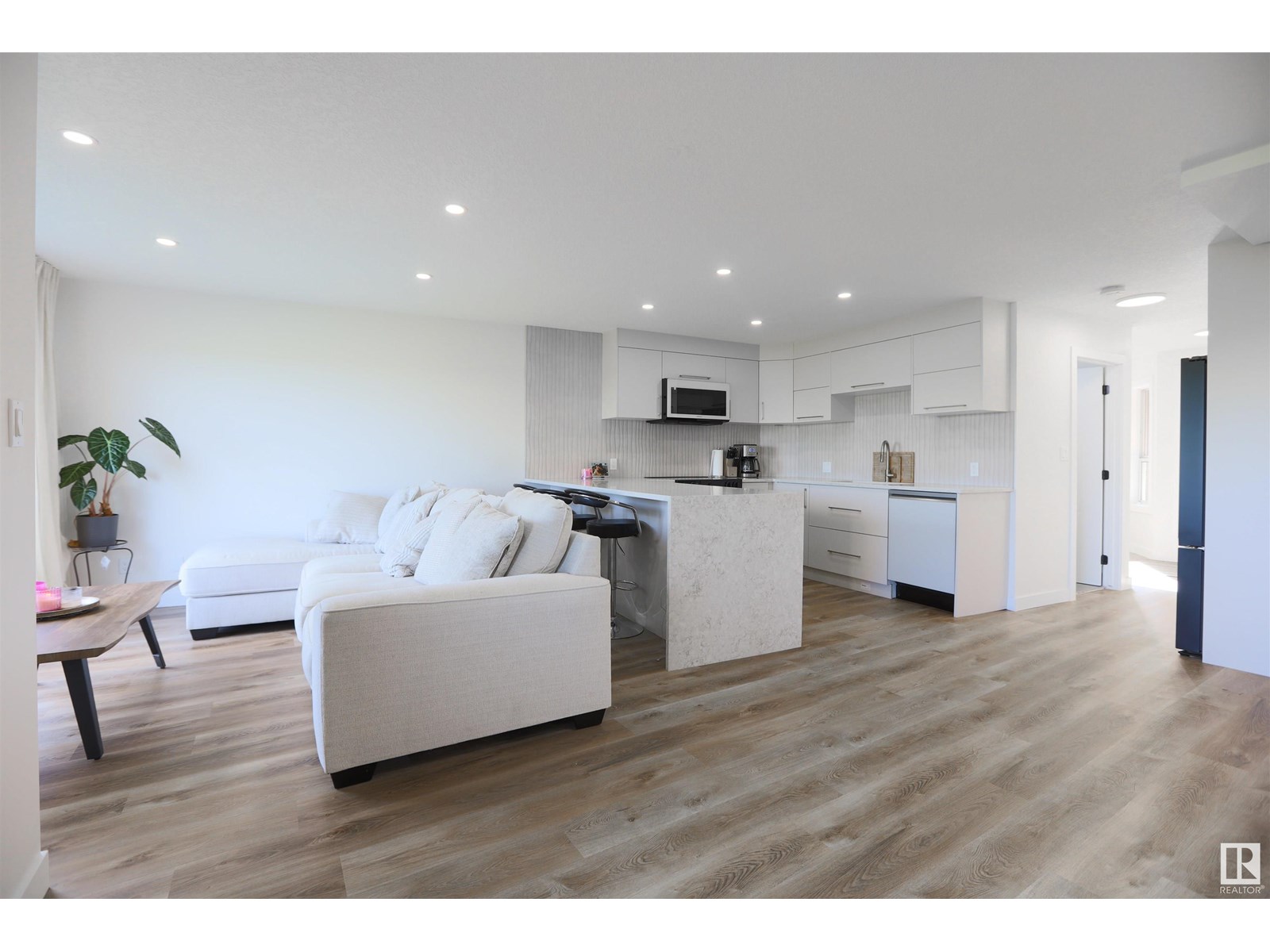 #108 10105 95 ST NW