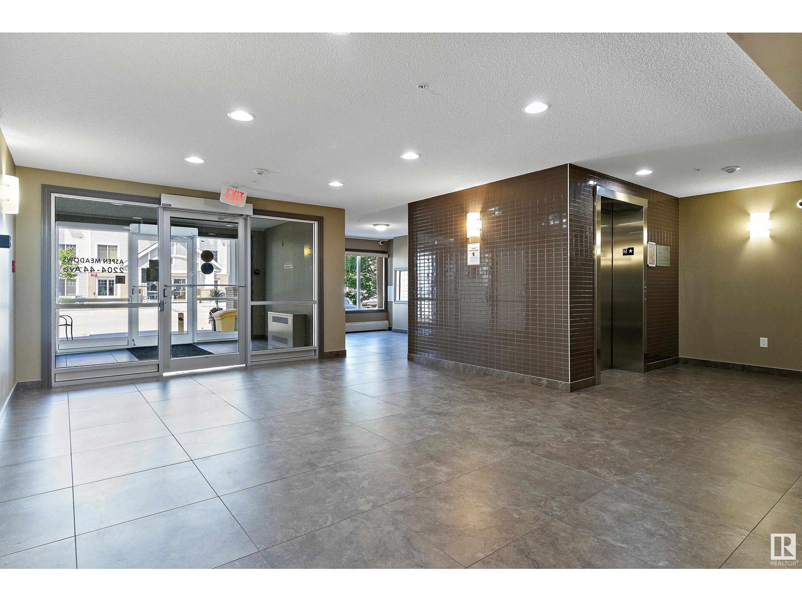 #313 2204 44 AV NW
