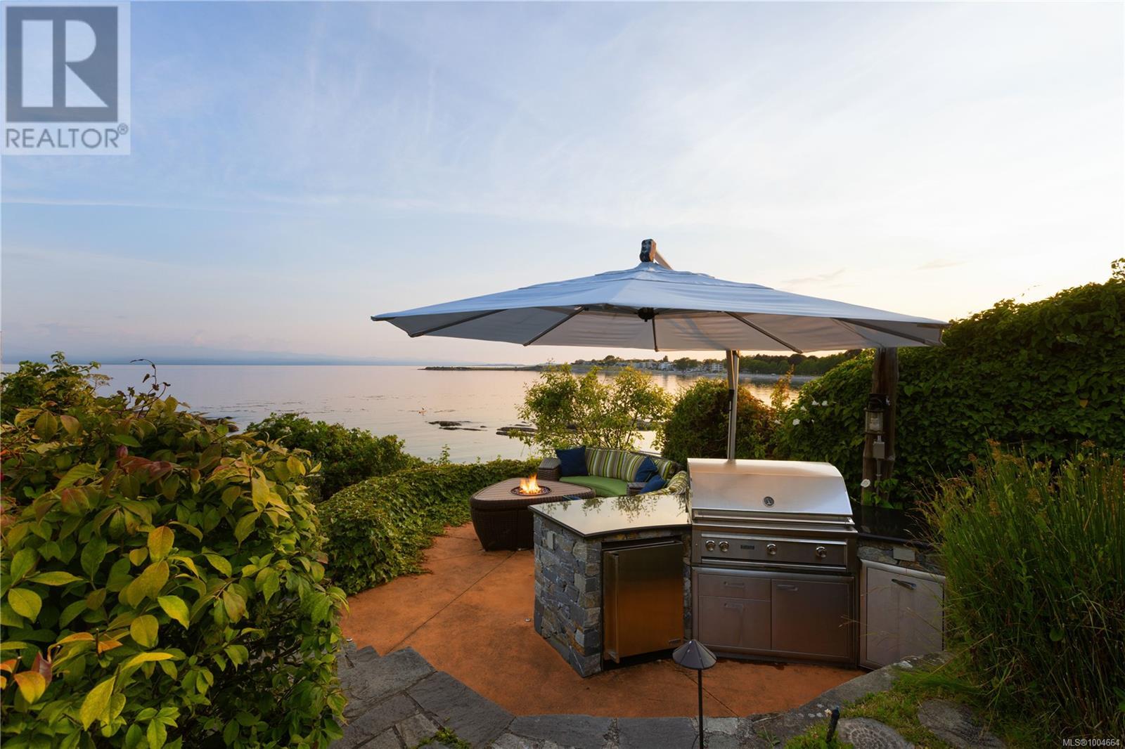 1611 Hollywood Cres