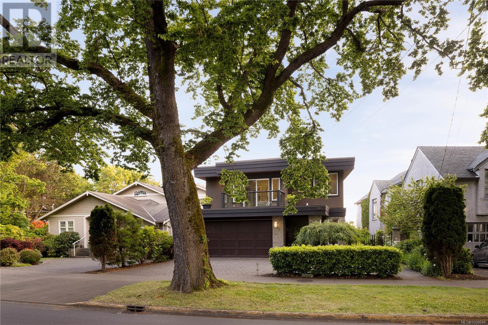 1611 Hollywood Cres