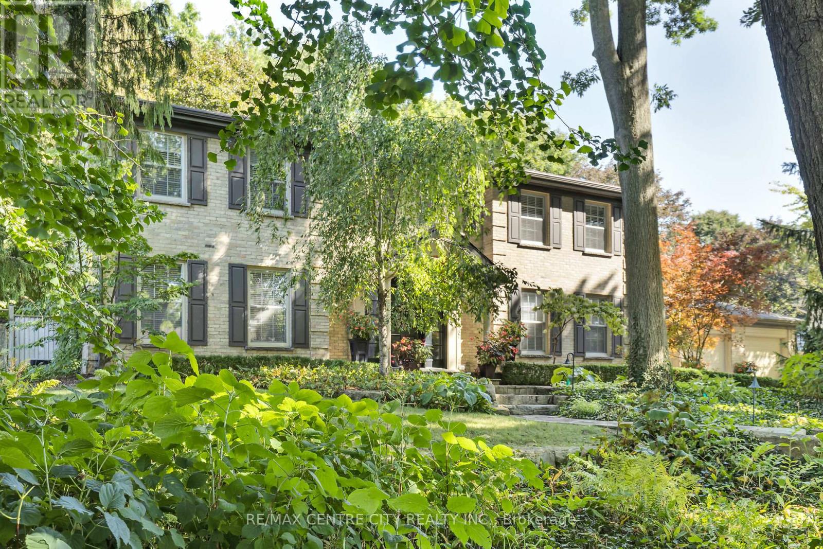 129 WYCHWOOD PLACE