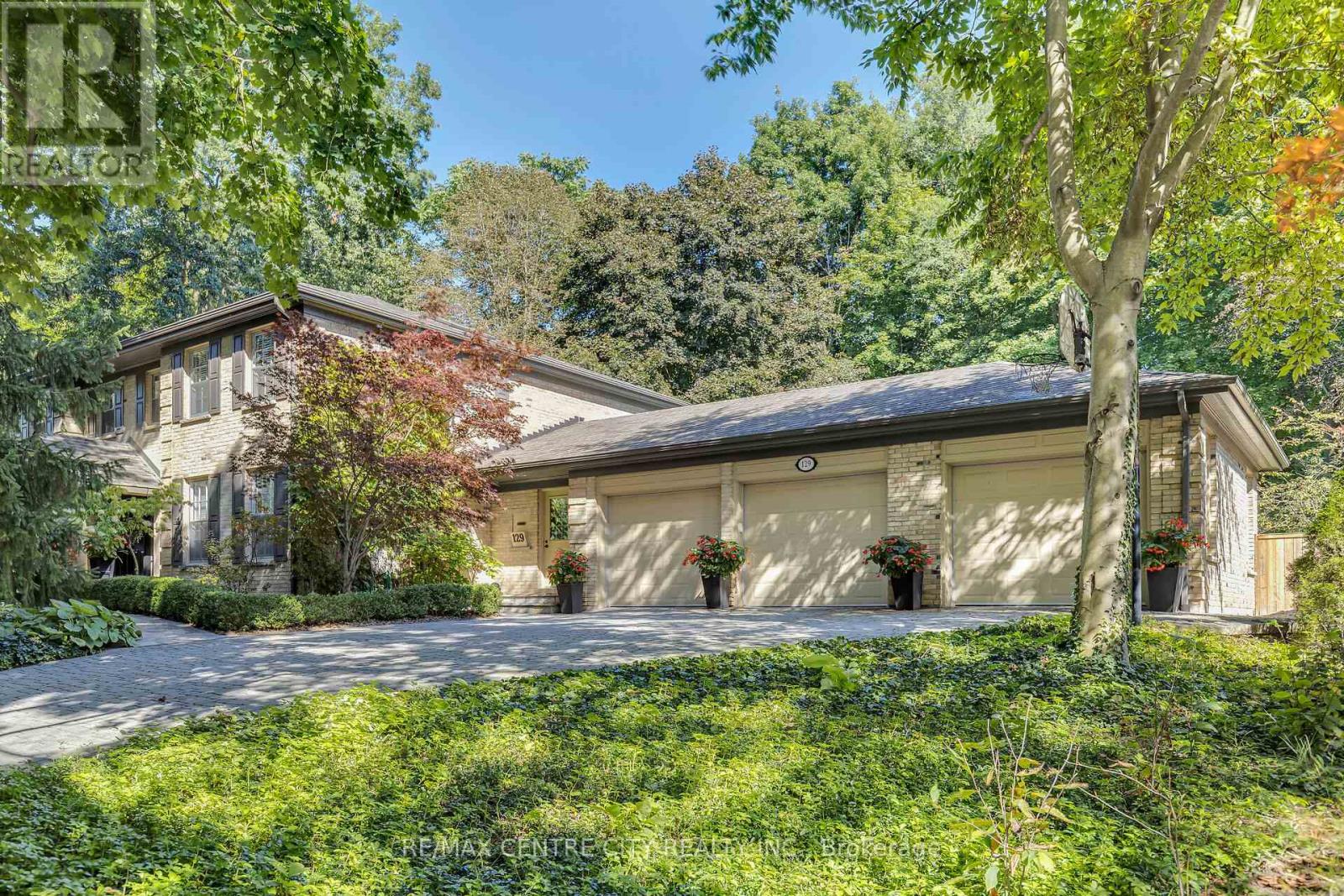 129 WYCHWOOD PLACE