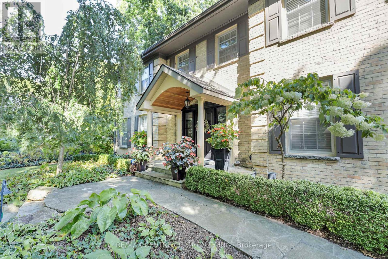 129 WYCHWOOD PLACE