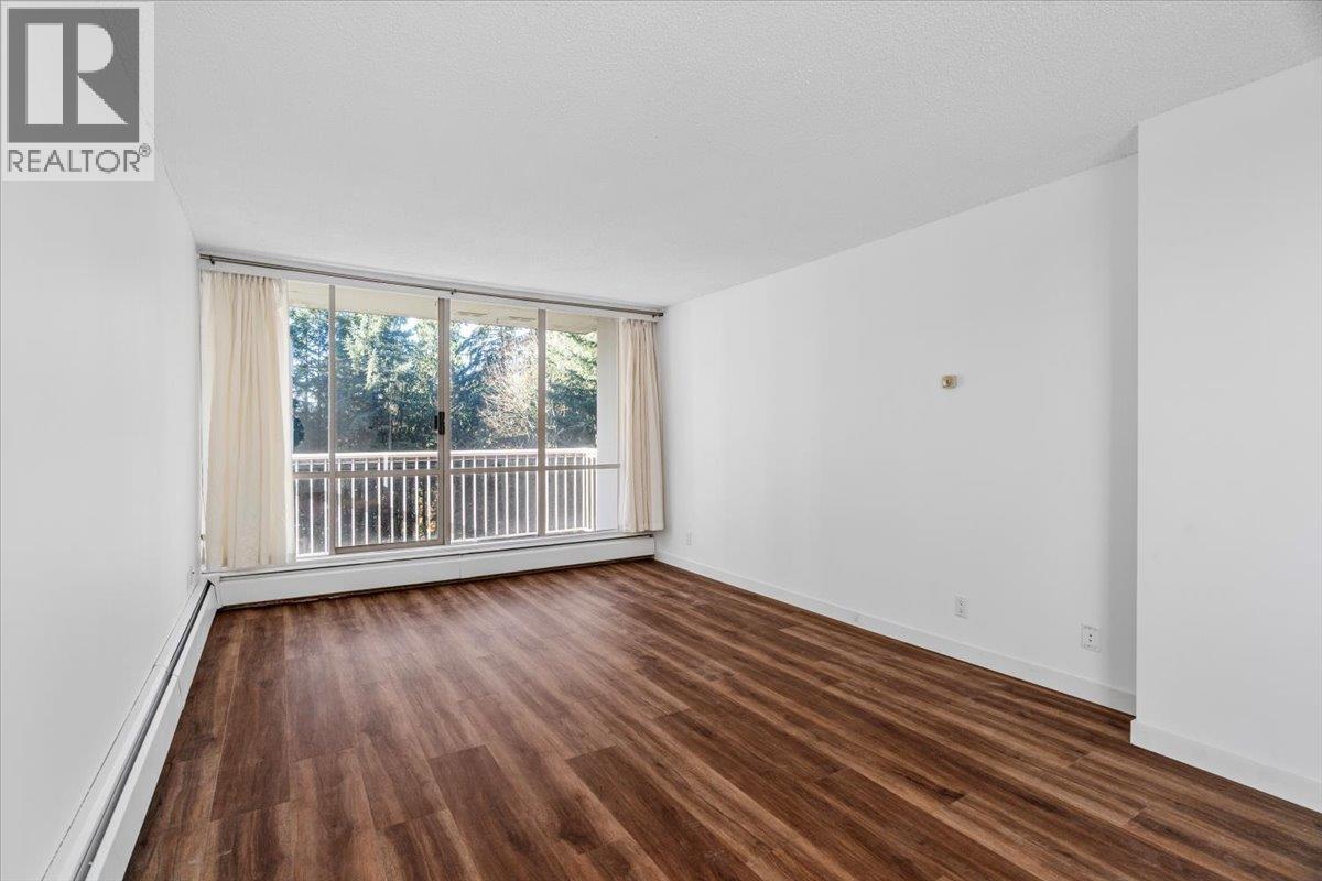 911 2016 FULLERTON AVENUE