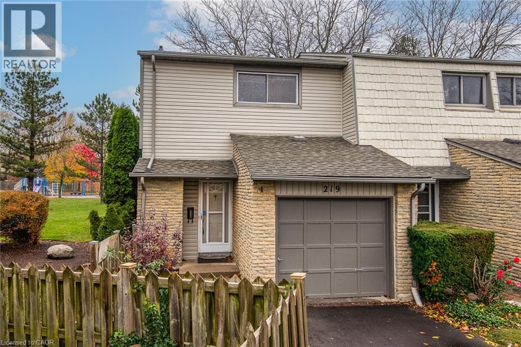 219 DEVERON Crescent