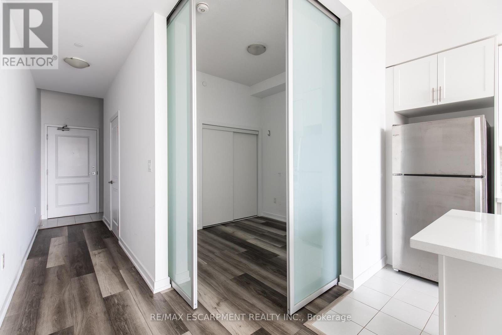 416 - 450 DUNDAS STREET E