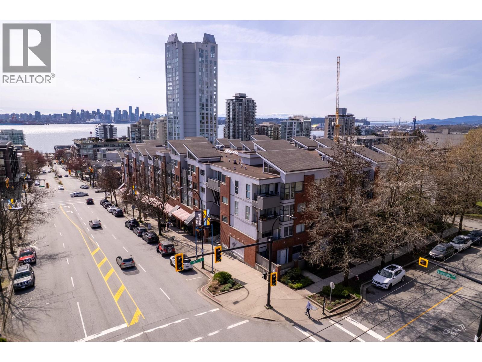 203 305 LONSDALE AVENUE