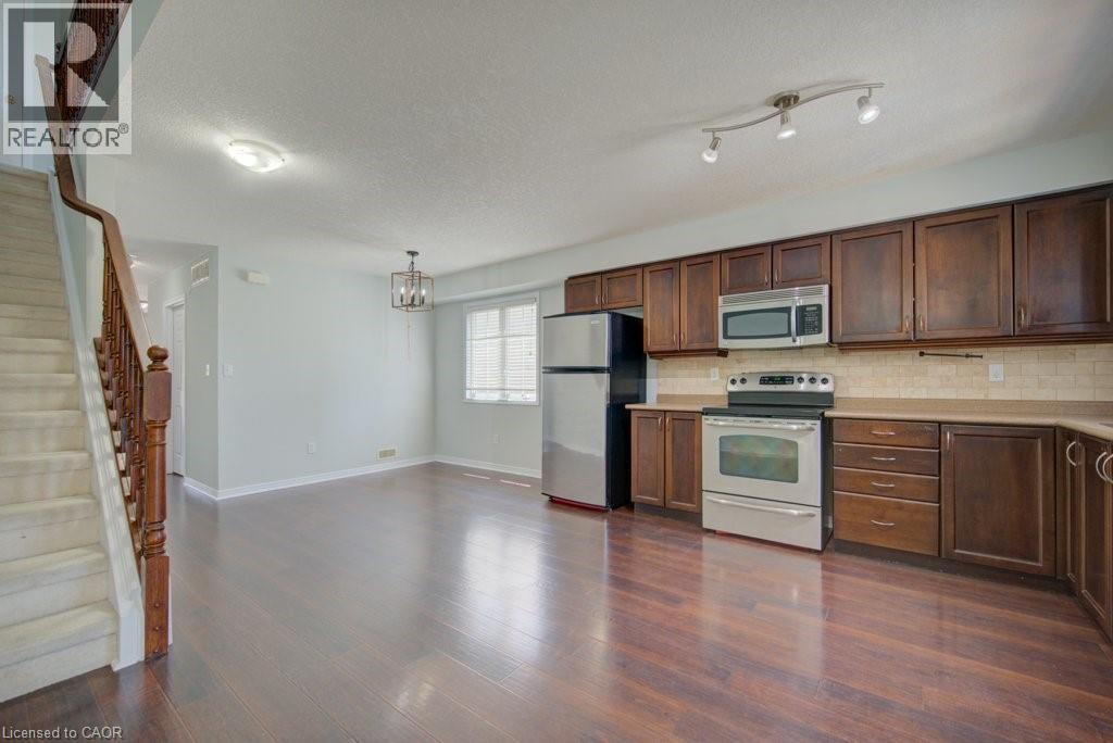 240 WESTMEADOW Drive Unit# 15C