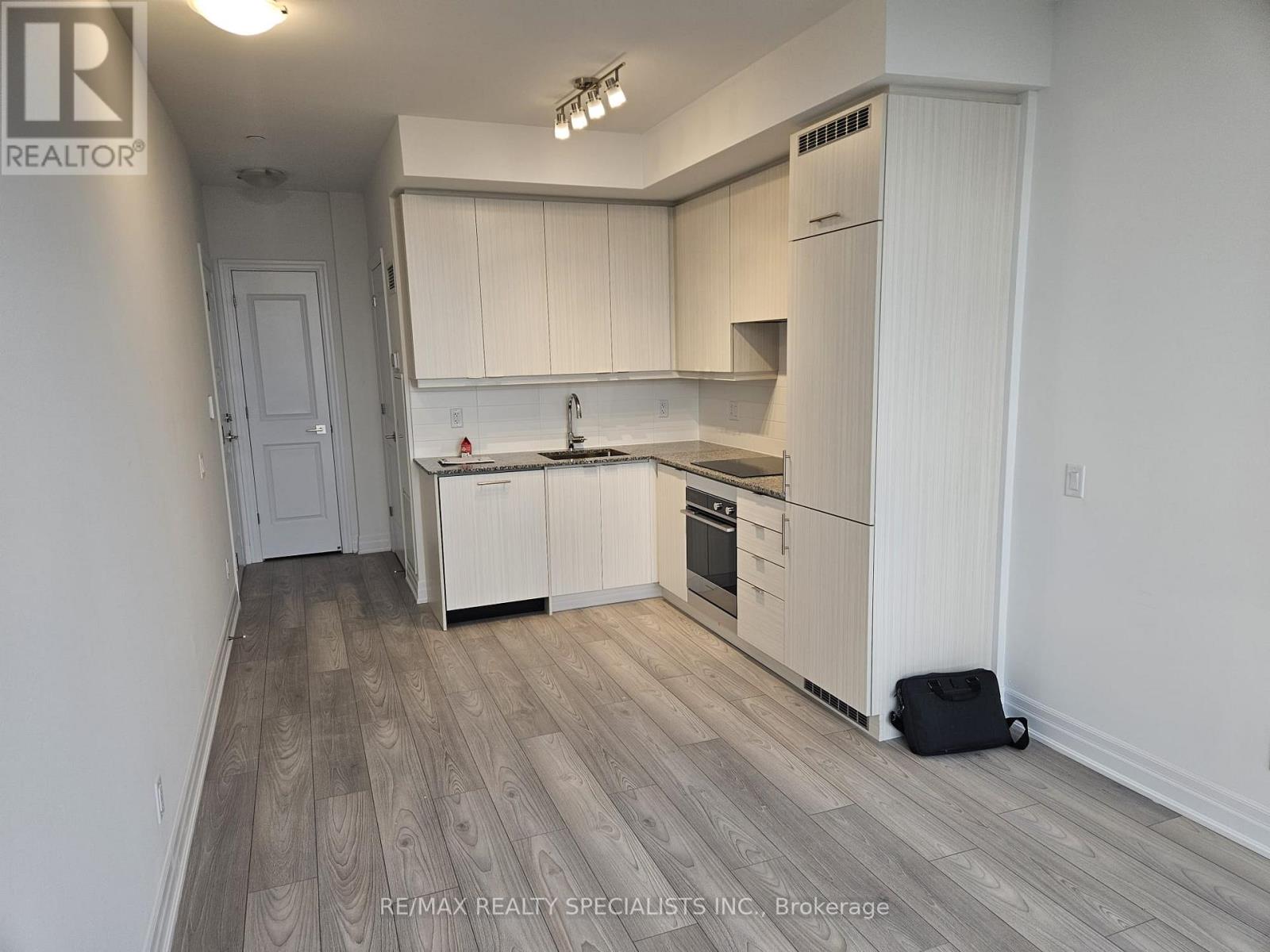 3605 - 36 ELM DRIVE W