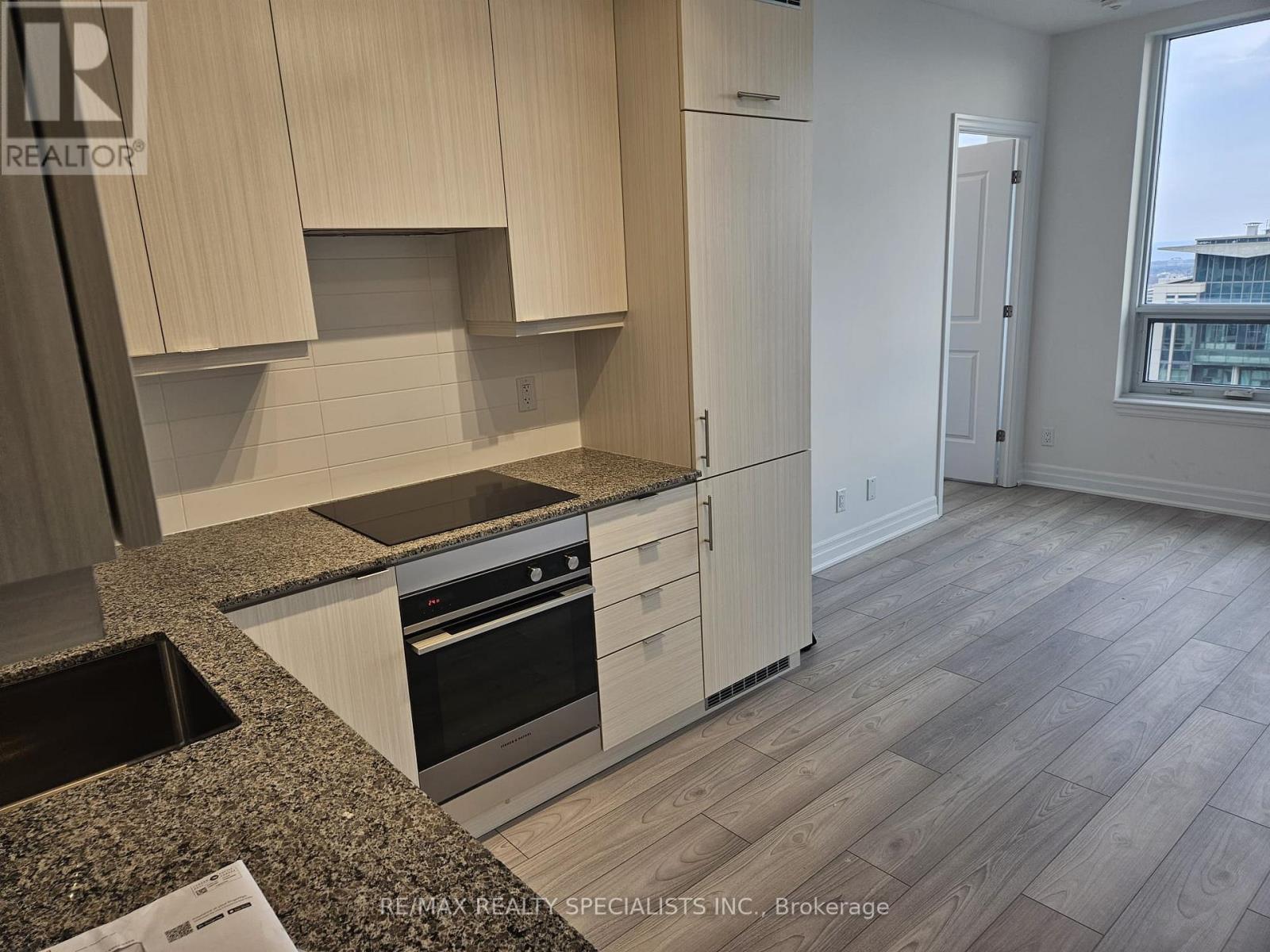 3605 - 36 ELM DRIVE W