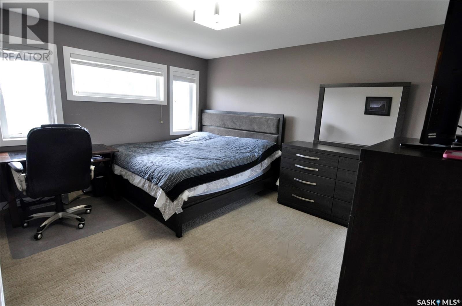 467 Veltkamp CRESCENT