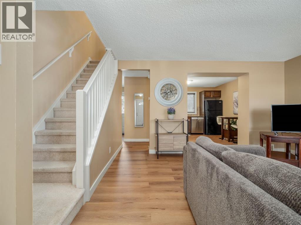 6, 275 Columbia Boulevard W