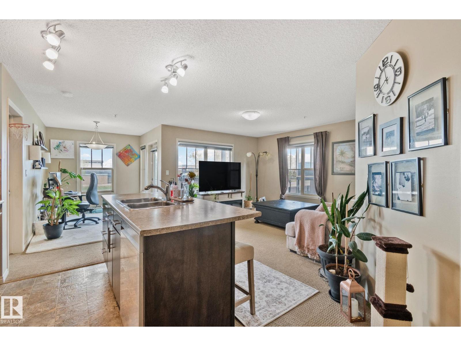 #206 103 Ambleside DR SW