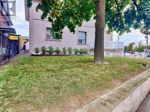 2 - 952 SCARLETT ROAD Toronto (Humber Heights) ON M9P2V6