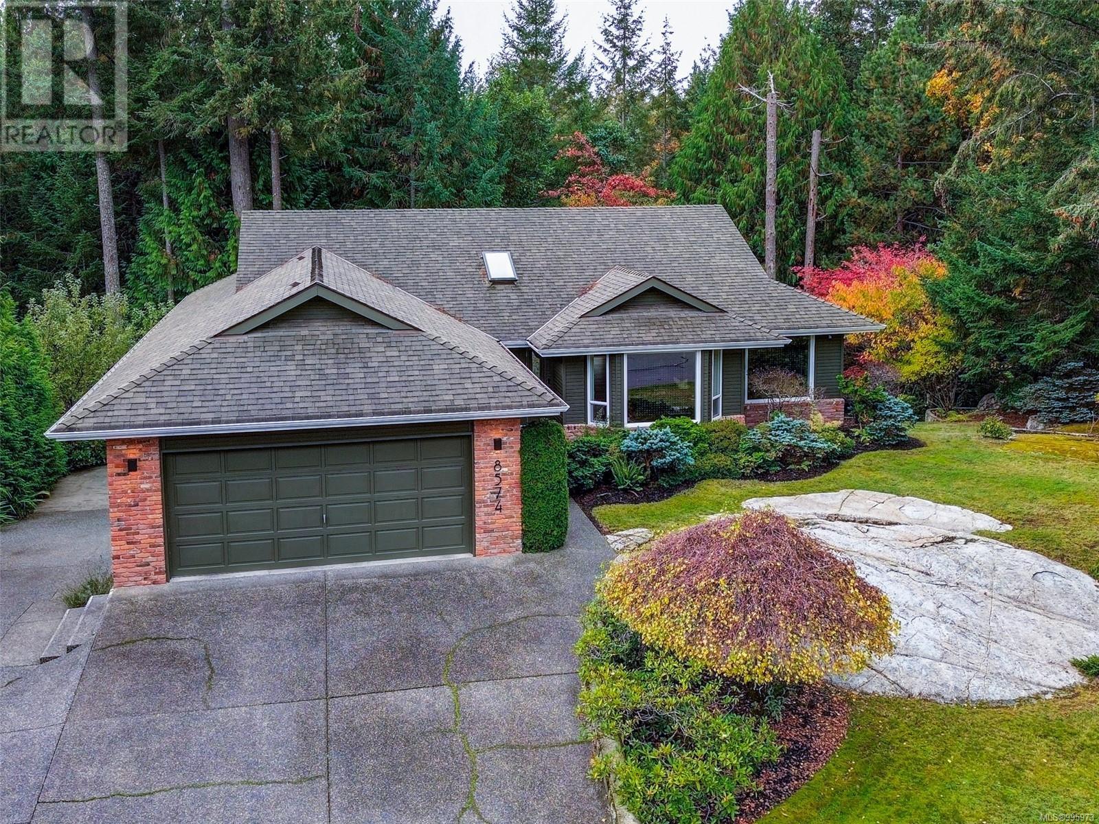 8574 Kingcome Cres
