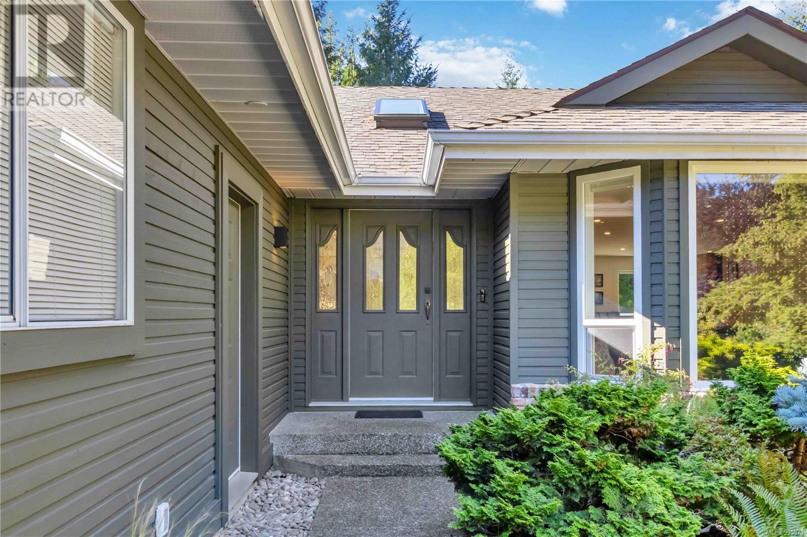 8574 Kingcome Cres