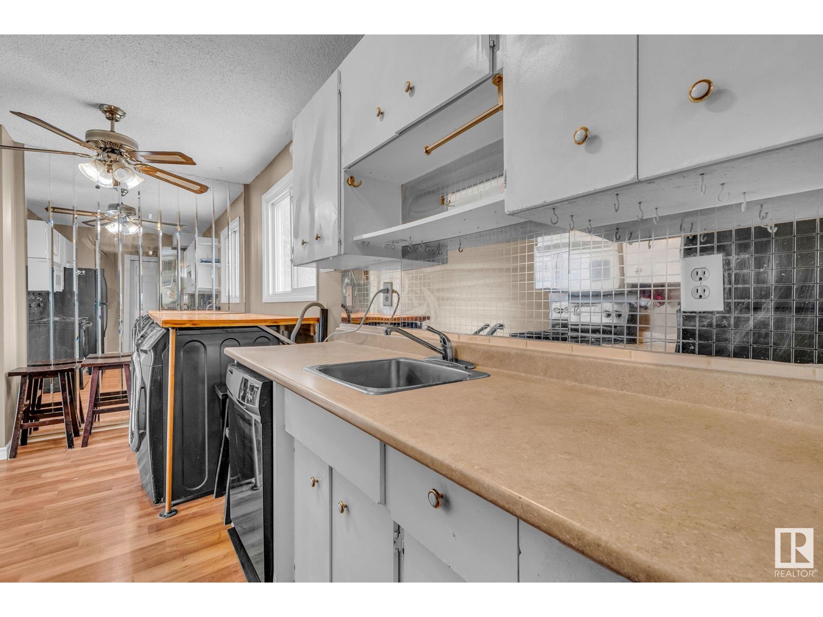 221 HARRISON DR NW