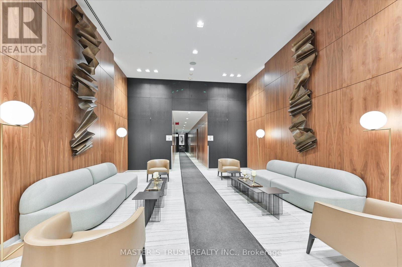 PH 5801 - 8 EGLINTON AVENUE E