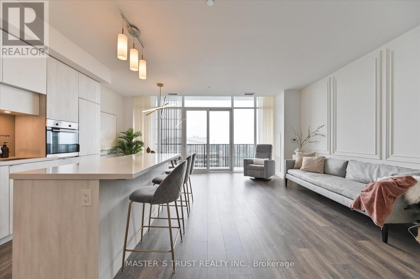 PH 5801 - 8 EGLINTON AVENUE E