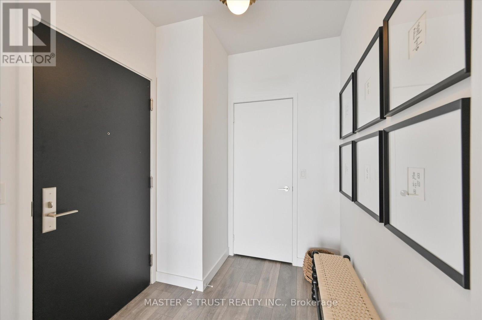 PH 5801 - 8 EGLINTON AVENUE E