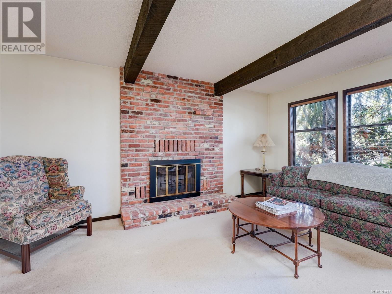 1249 Garry Oak Pl