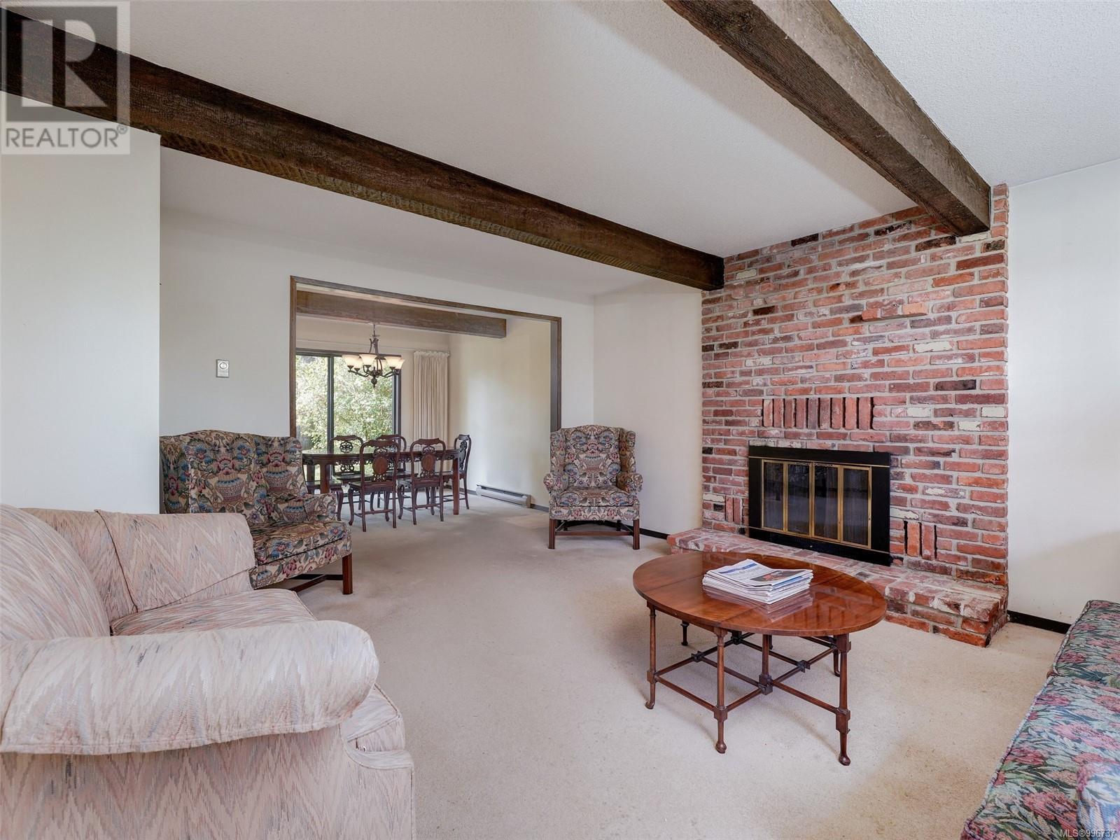 1249 Garry Oak Pl