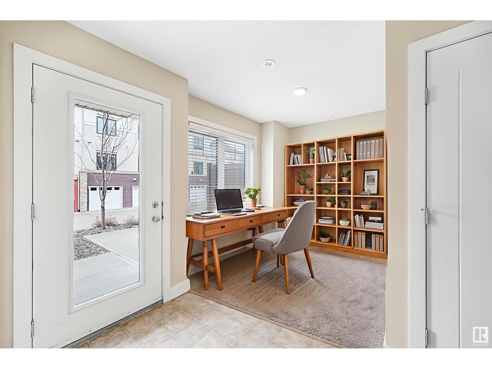 #102 804 WELSH DR SW