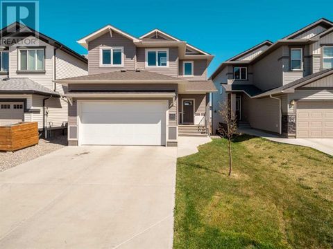 563 Moonlight Lane W Lethbridge AB T1J5M1