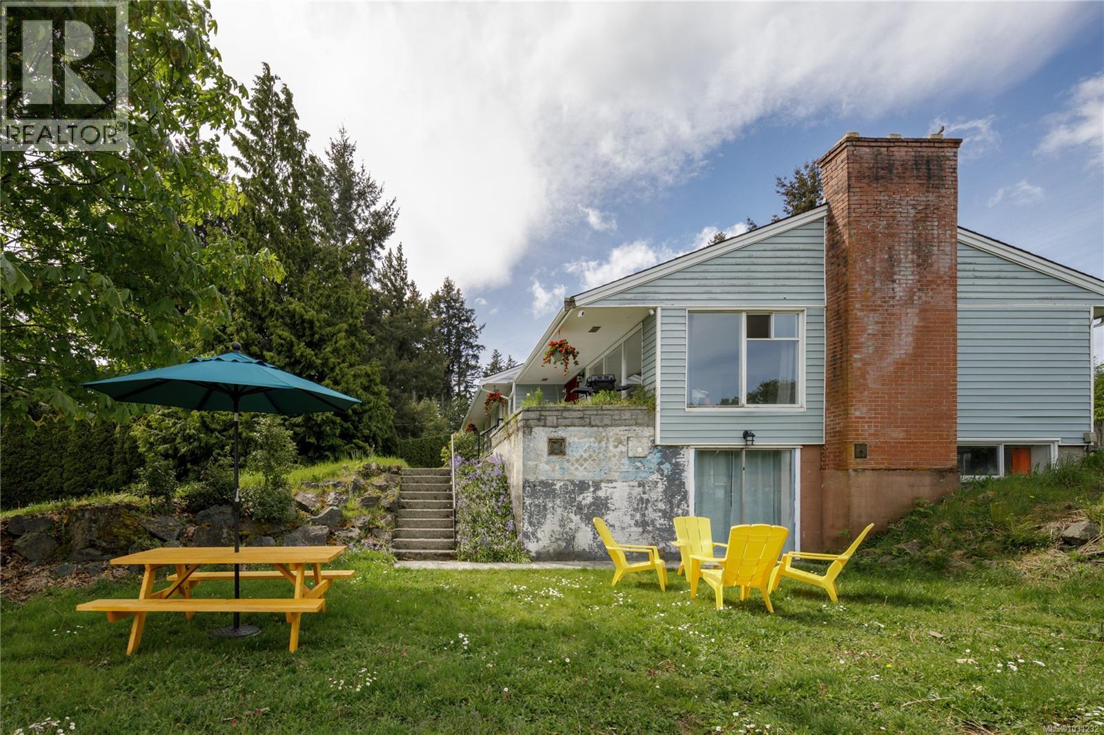 2555 Departure Bay Rd