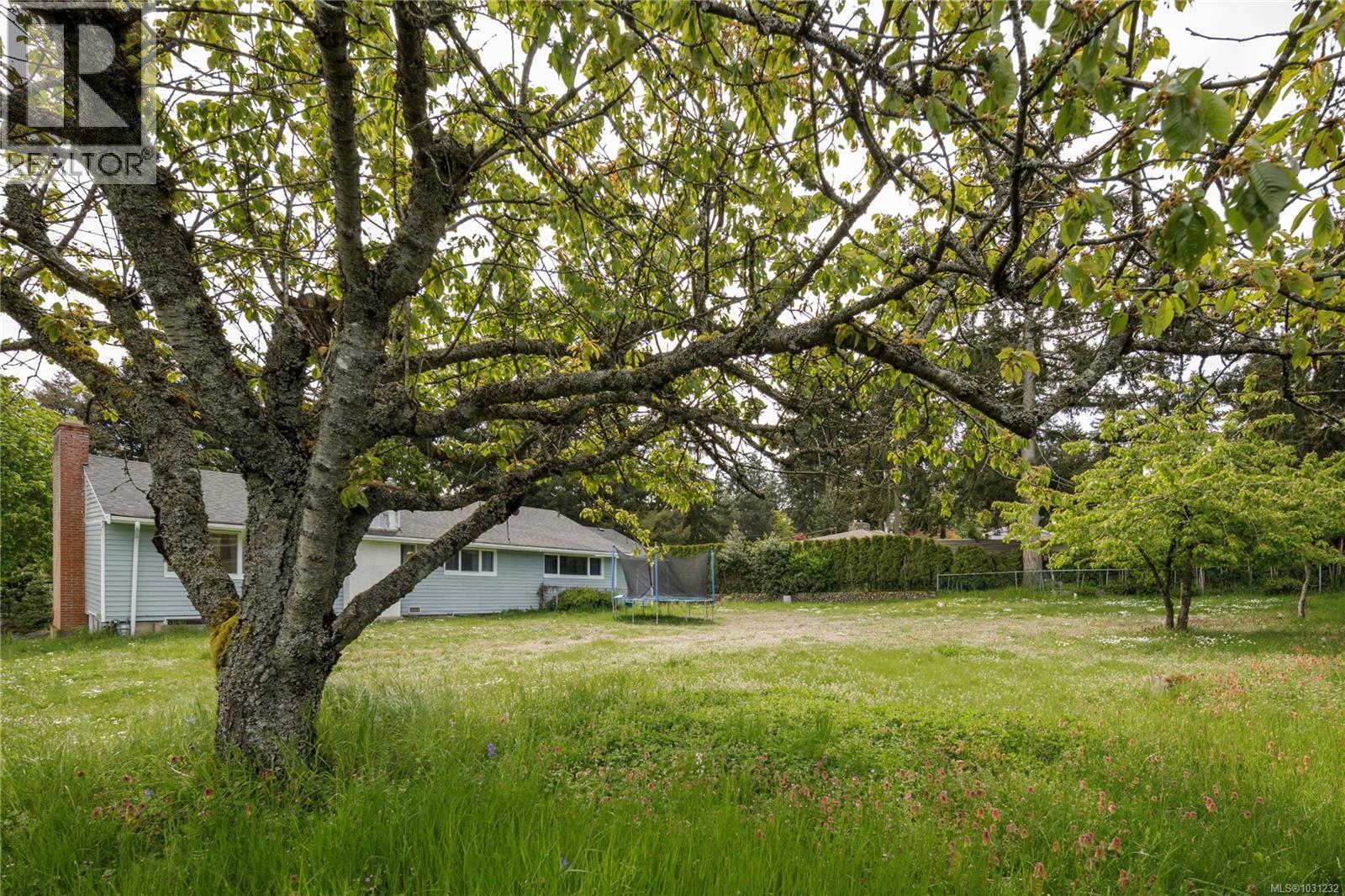 2555 Departure Bay Rd