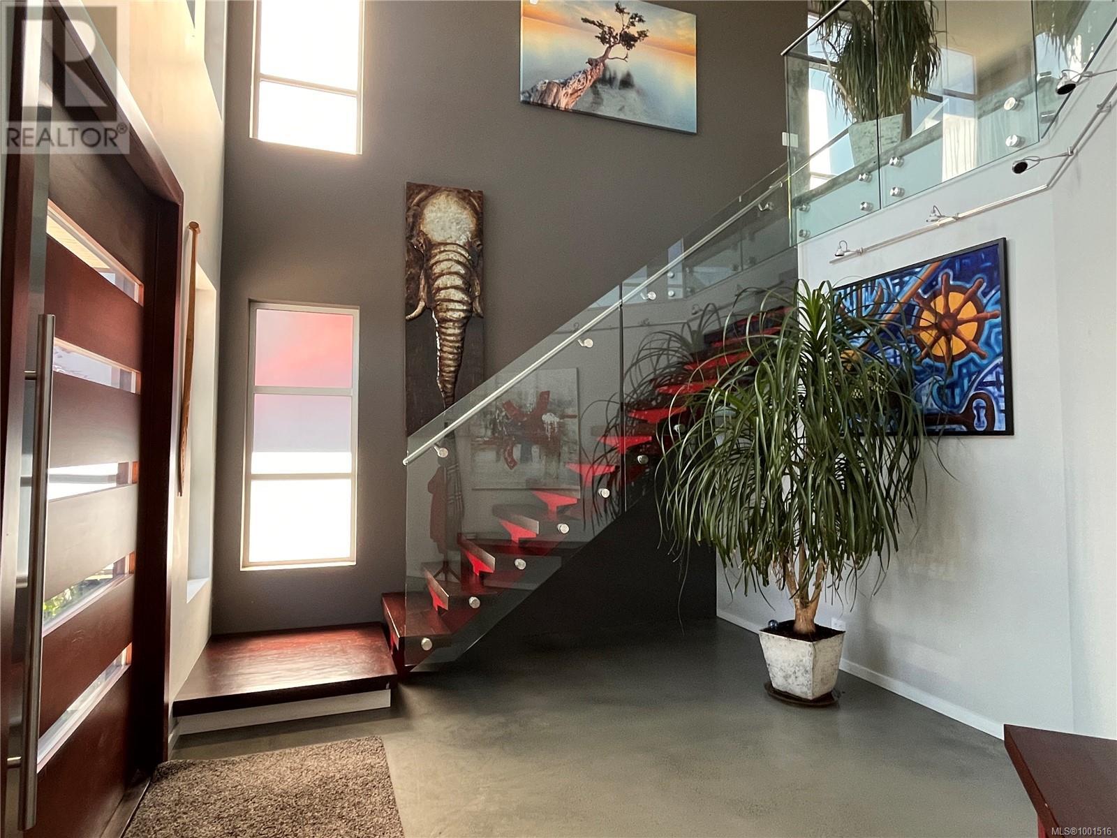3358 Haida Dr