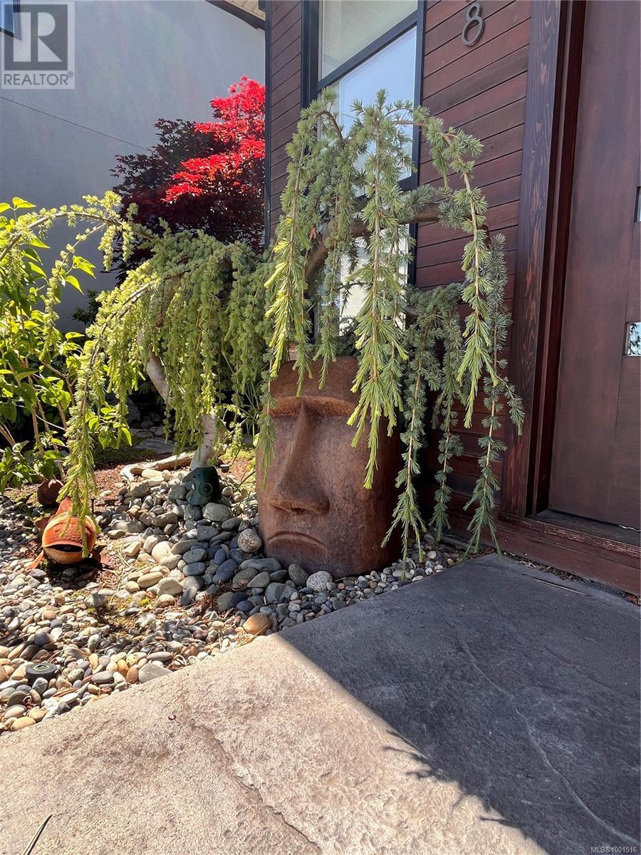 3358 Haida Dr