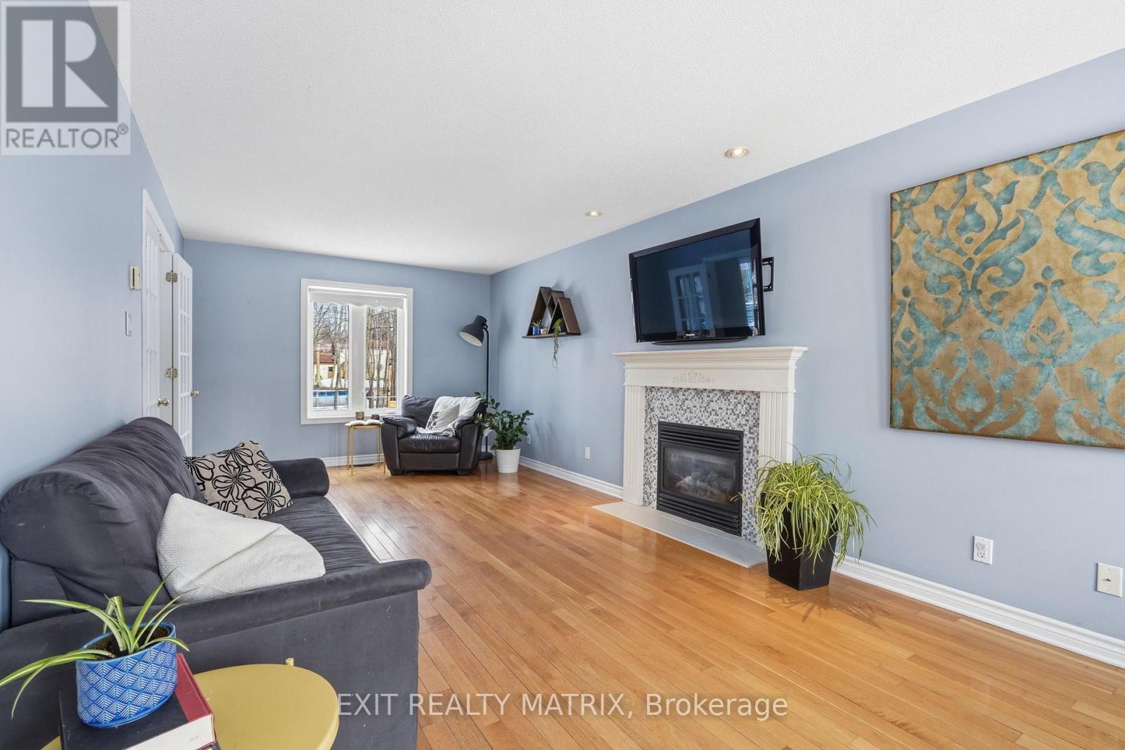 563 LOUCKS DRIVE
