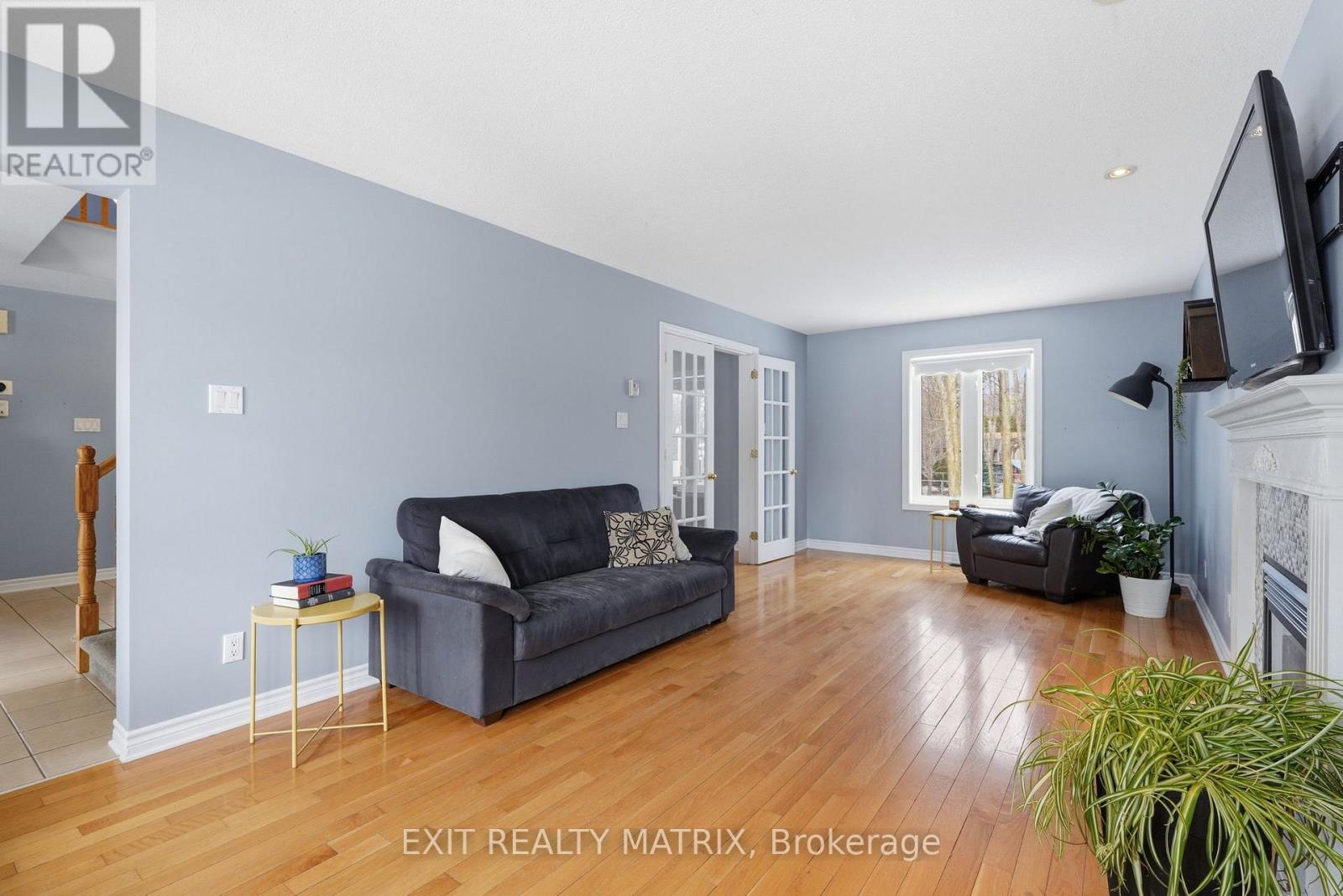 563 LOUCKS DRIVE