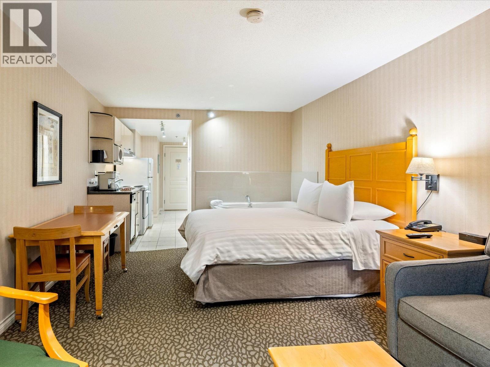 215 4319 MAIN STREET