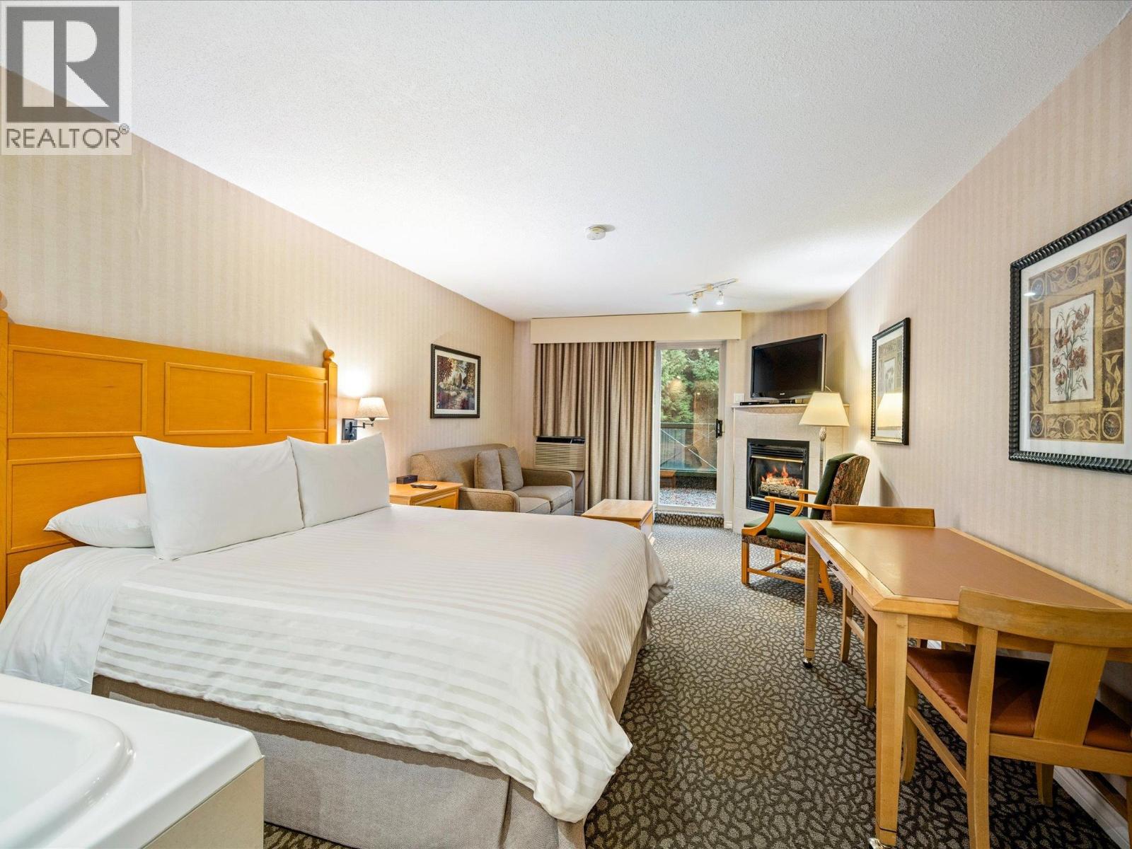 215 4319 MAIN STREET