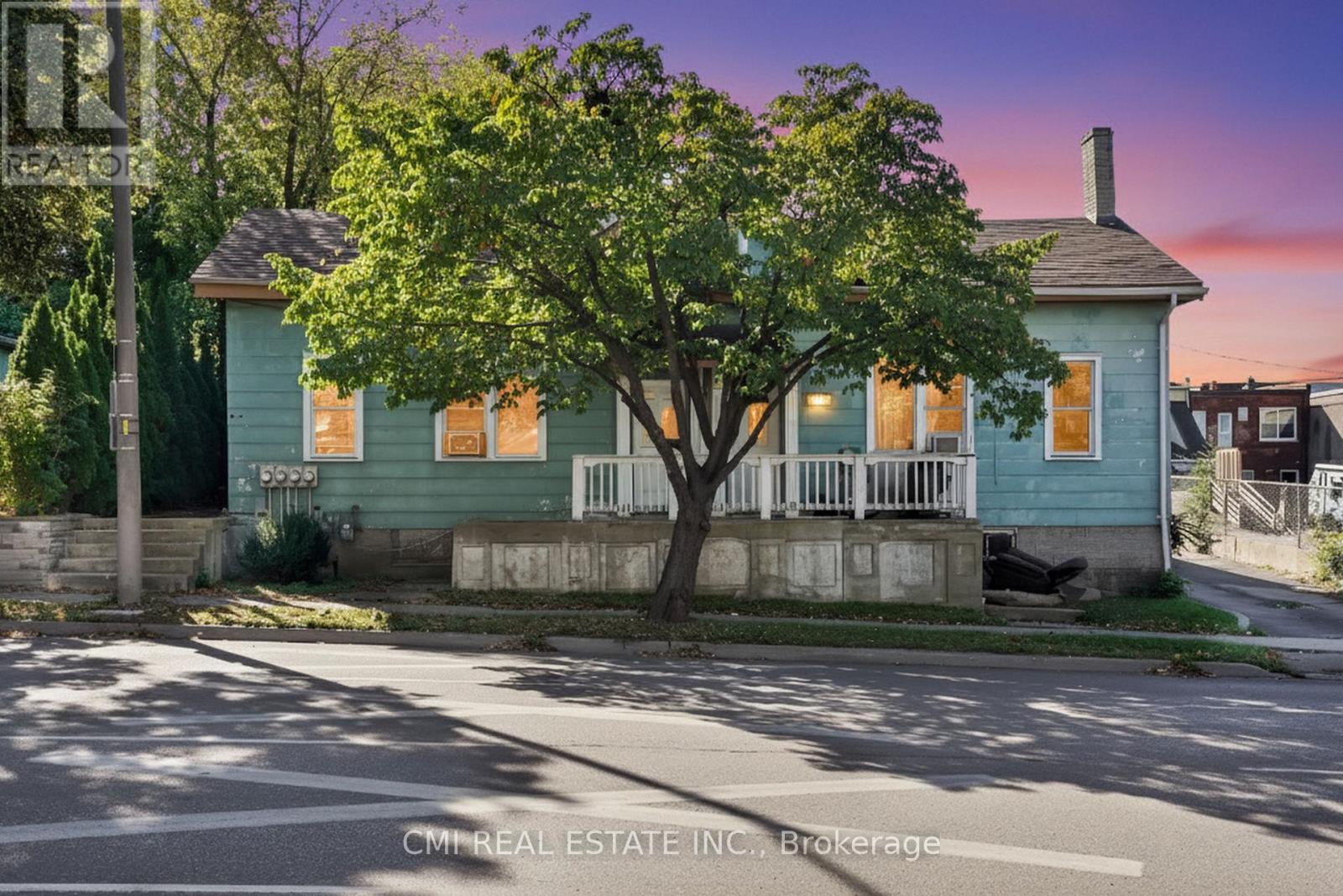 Photo 1 of 50 — 219 DALHOUSIE STREET, Brantford, ON N3S3T8