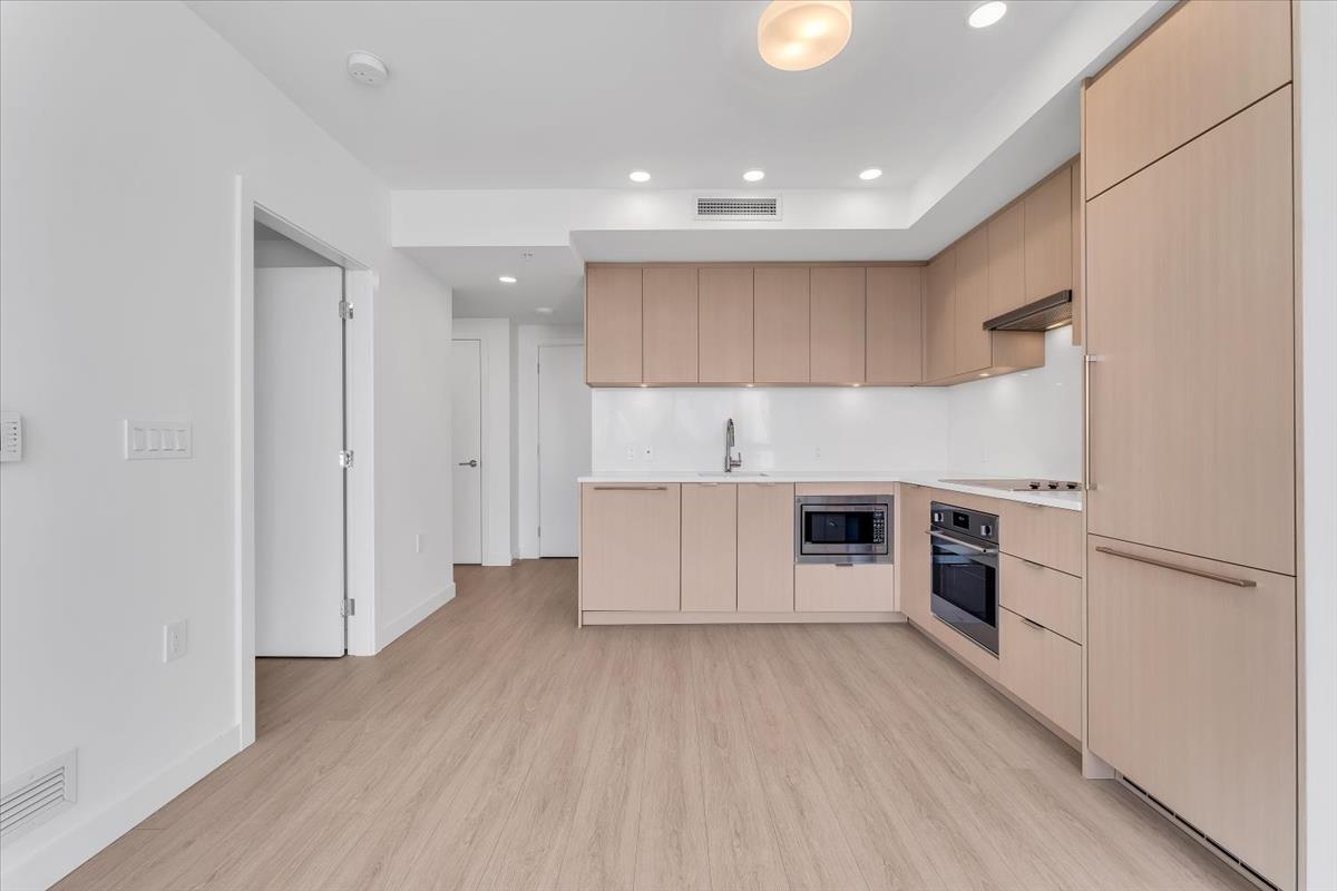 1212 13675 107A AVENUE