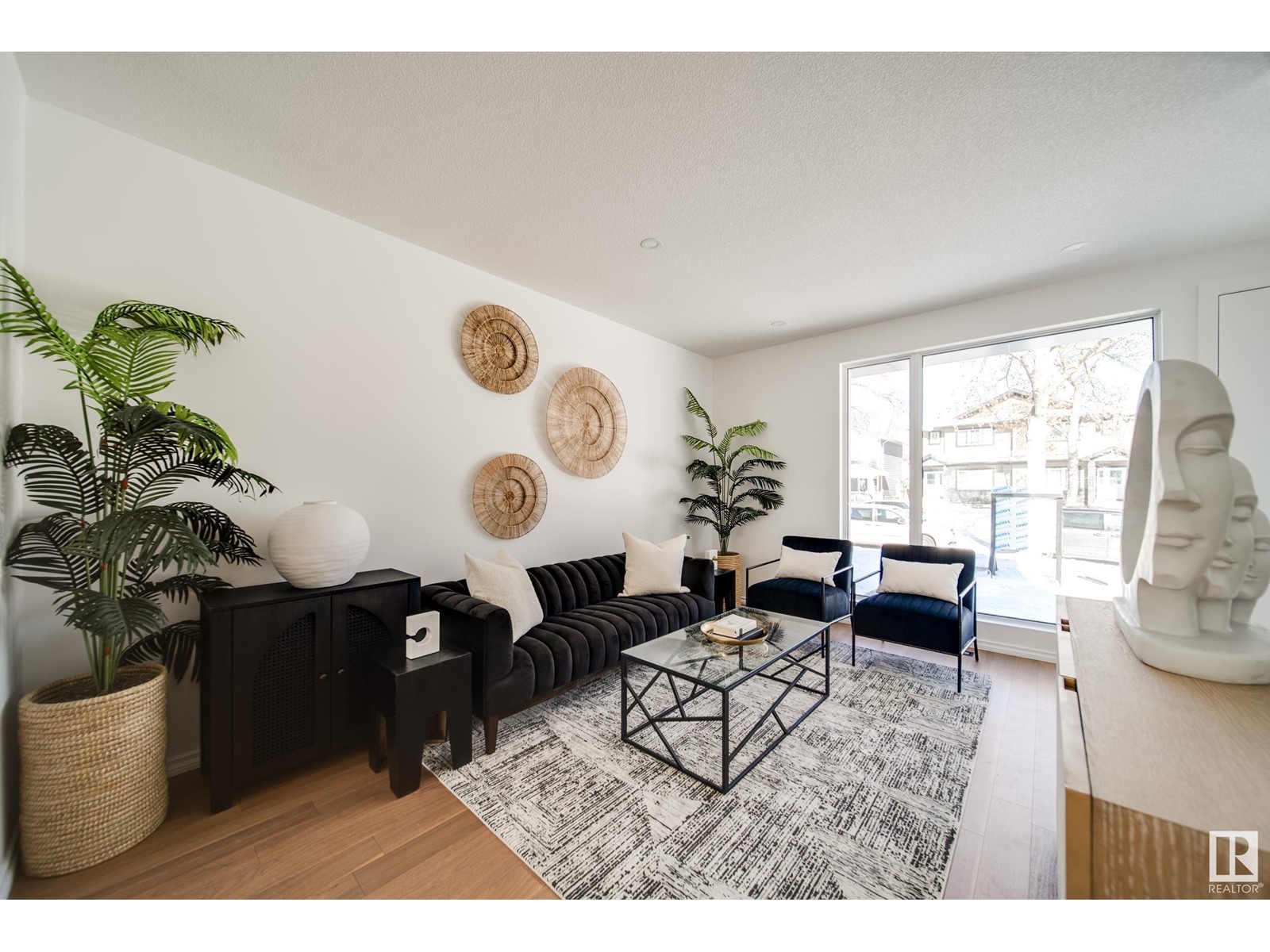 7540 80 AV NW