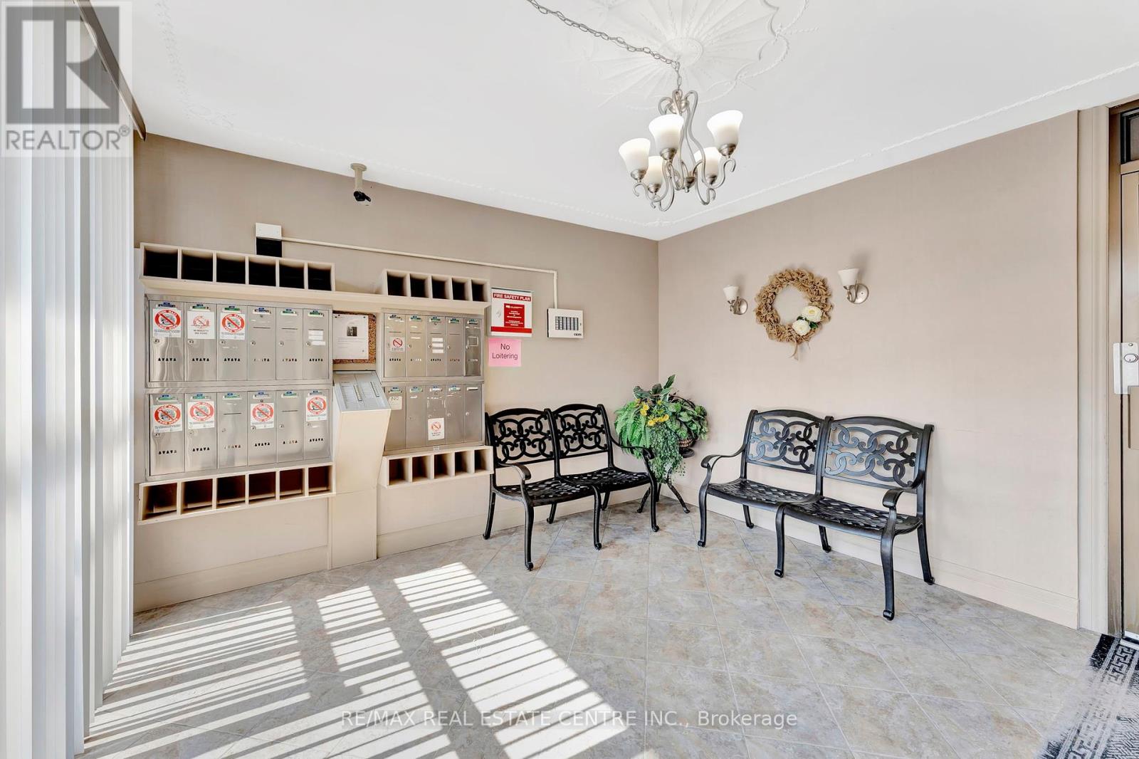 944 CALADONIA VIEW